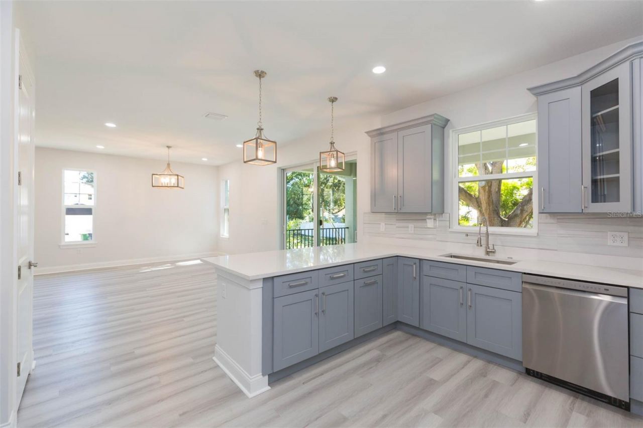 4718 W Knights Avenue, Tampa, FL 33611 Photo