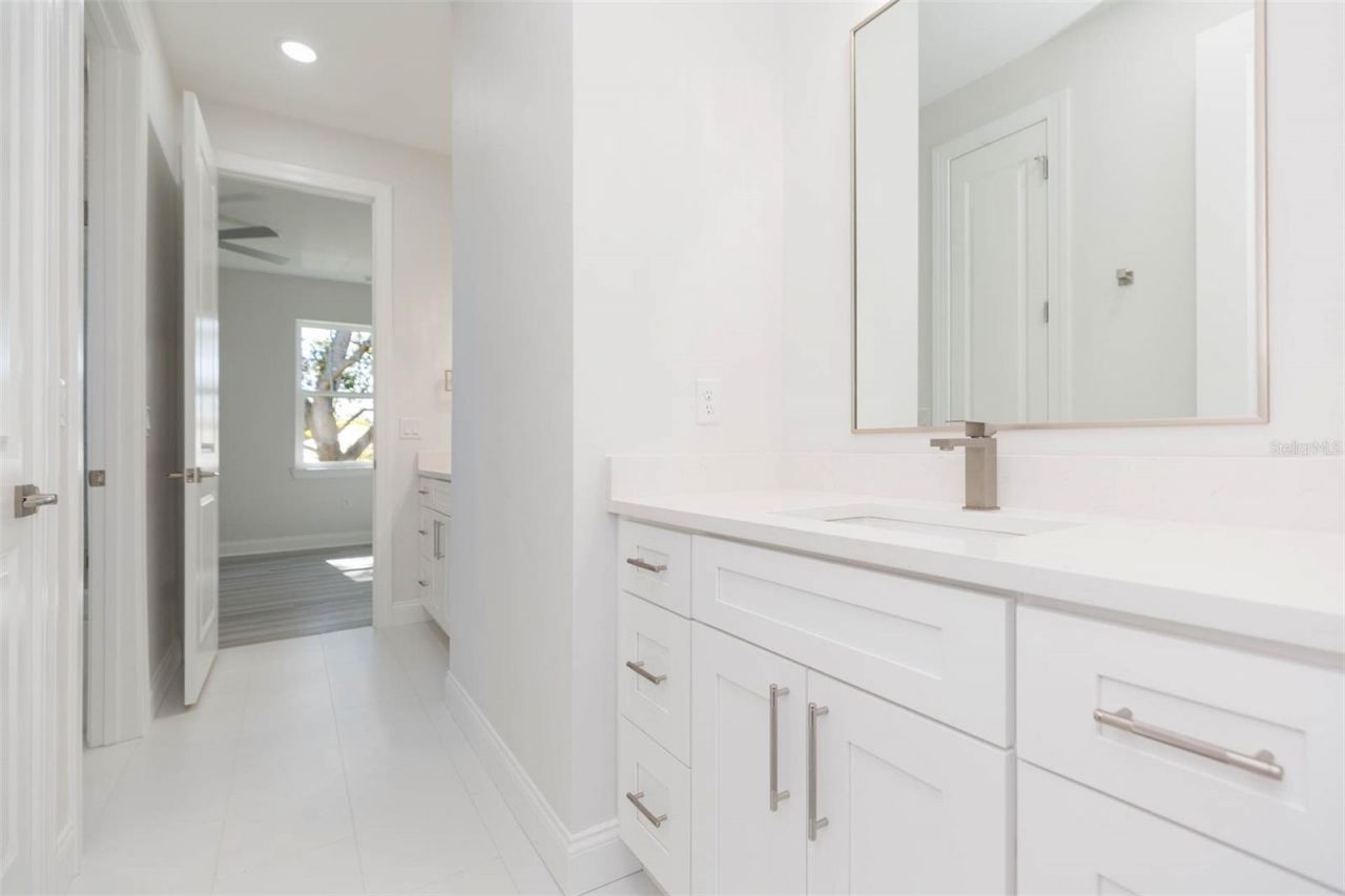 4718 W Knights Avenue, Tampa, FL 33611 Photo