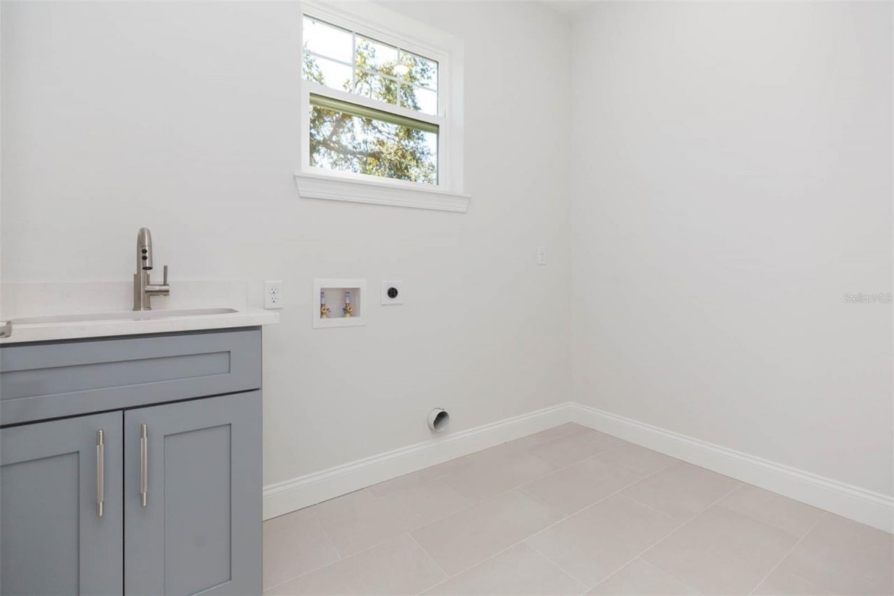 4718 W Knights Avenue, Tampa, FL 33611 Photo