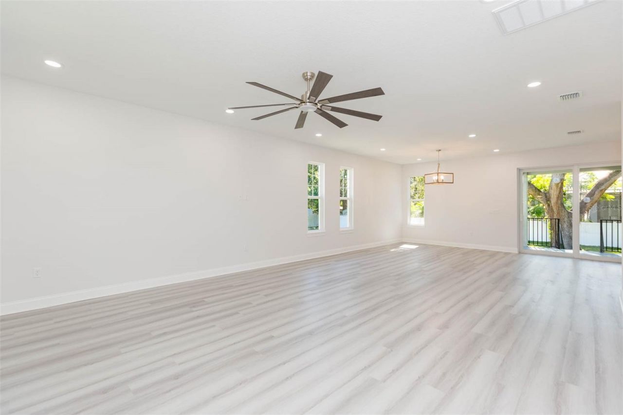 4718 W Knights Avenue, Tampa, FL 33611 Photo
