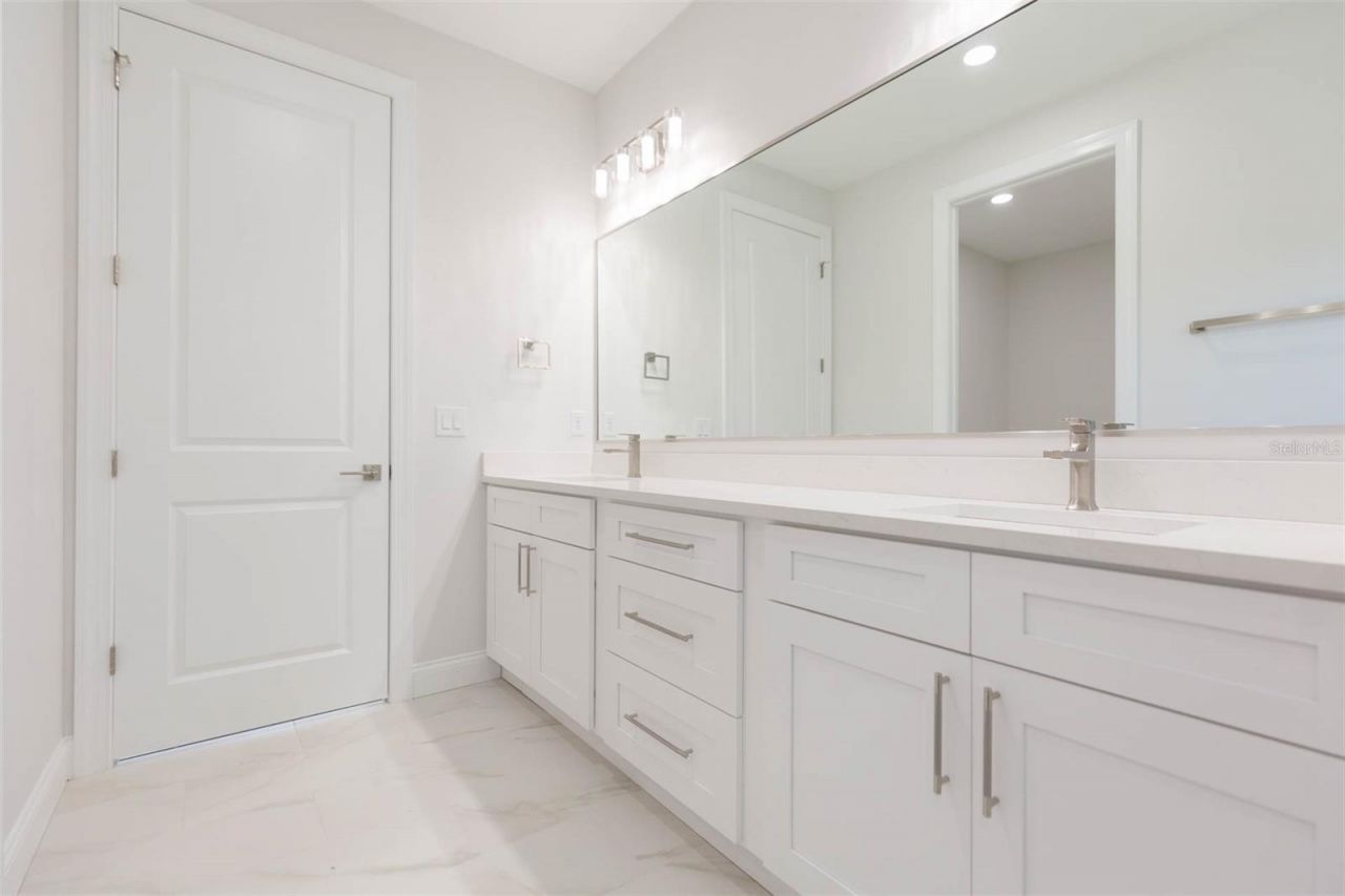 4718 W Knights Avenue, Tampa, FL 33611 Photo
