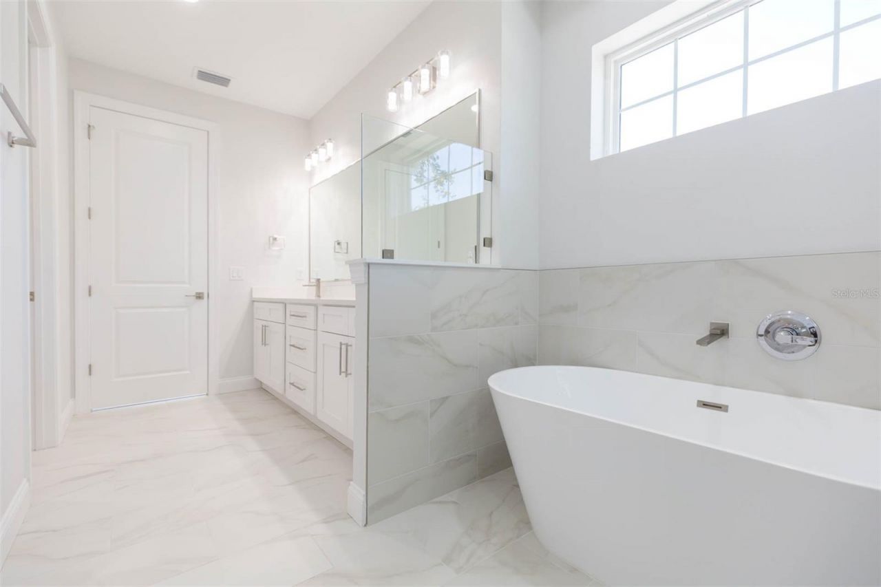 4718 W Knights Avenue, Tampa, FL 33611 Photo