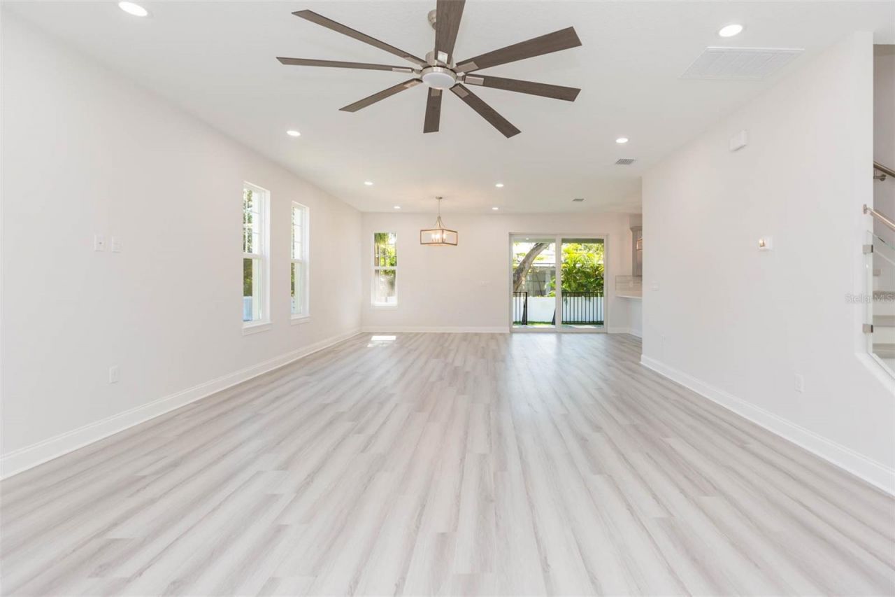 4718 W Knights Avenue, Tampa, FL 33611 Photo