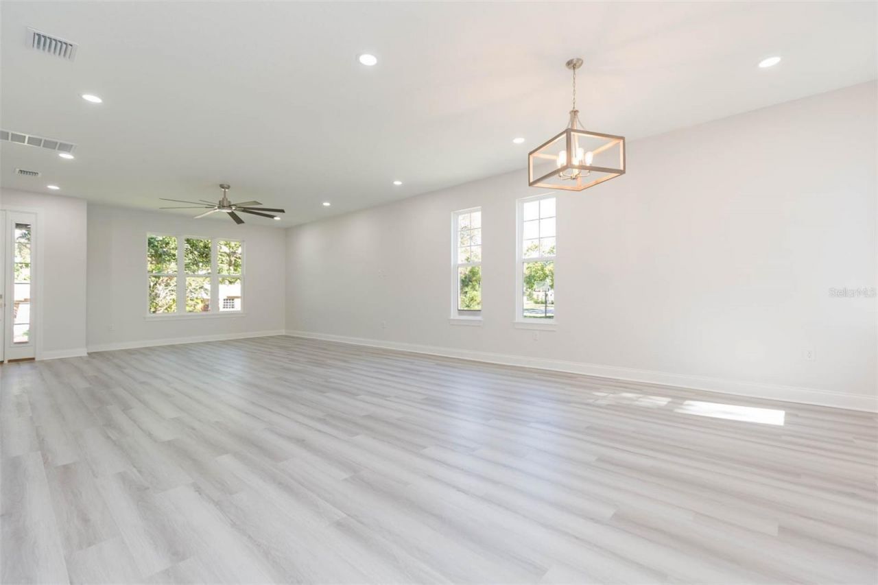 4718 W Knights Avenue, Tampa, FL 33611 Photo