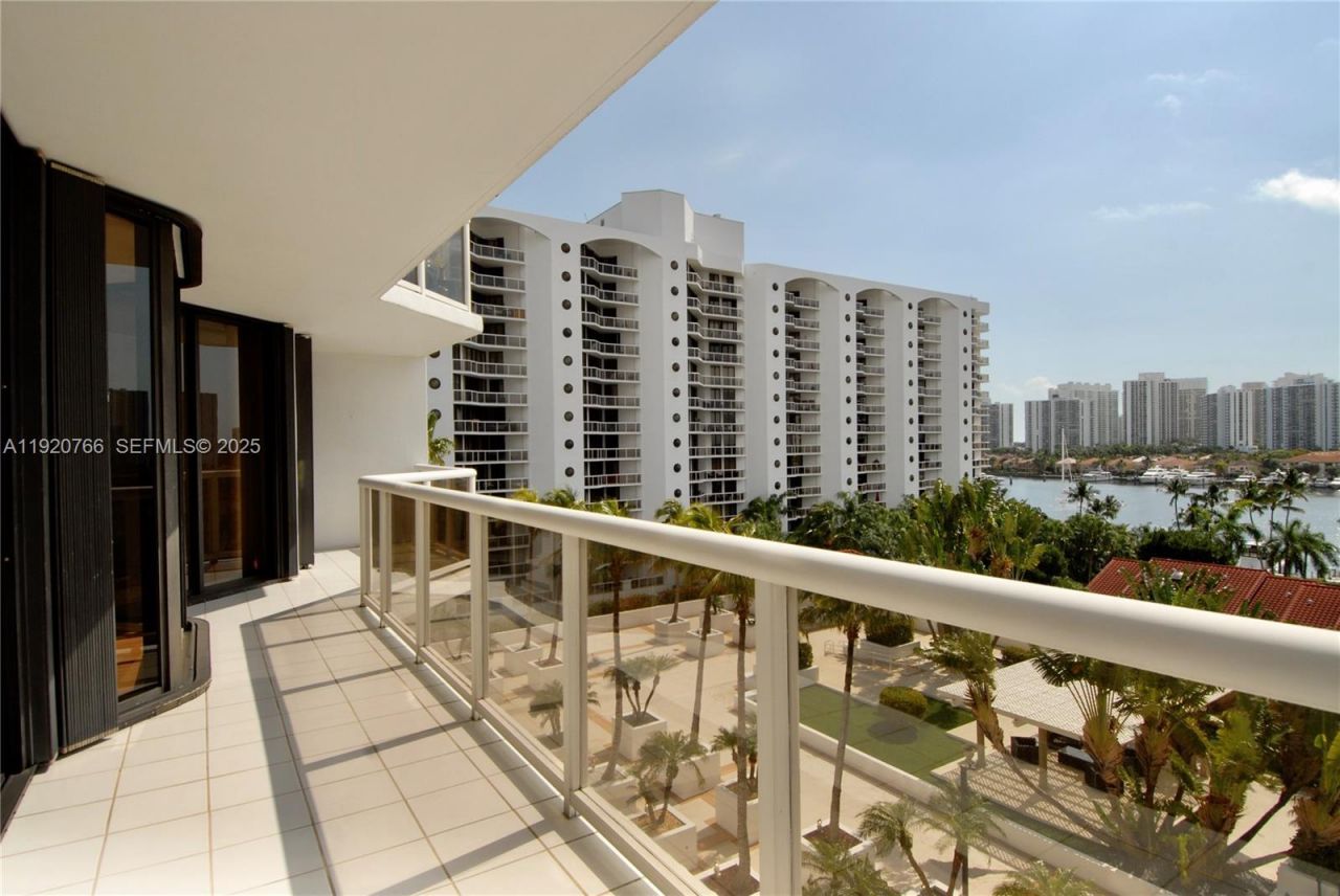 3600 Yacht Club Dr, Unit 1204, Aventura, FL 33180 Photo