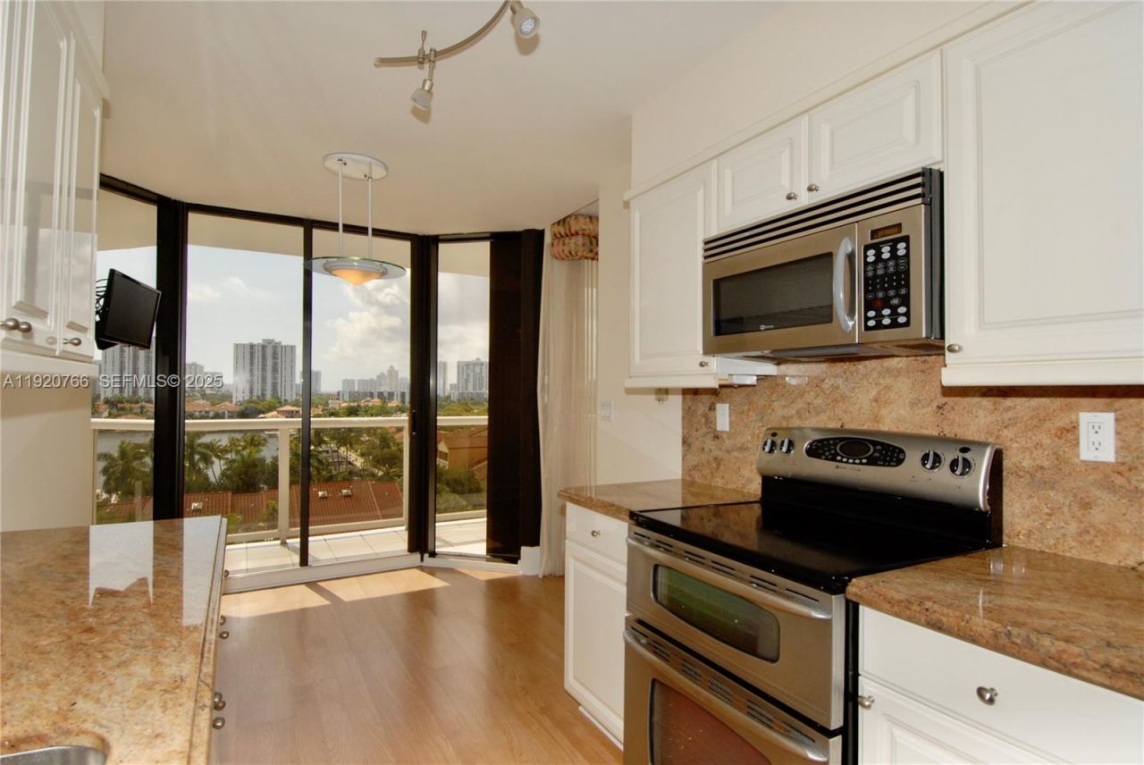3600 Yacht Club Dr, Unit 1204, Aventura, FL 33180 Photo