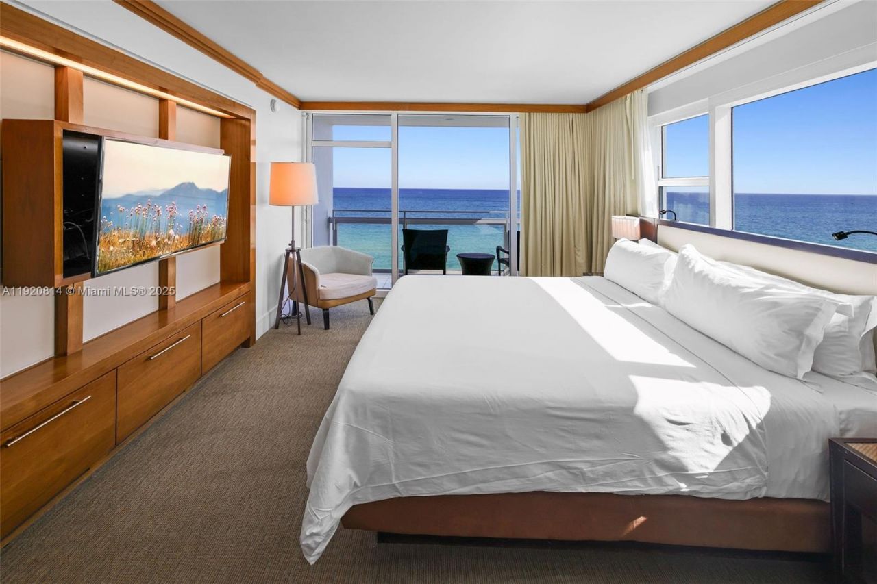 6801 Collins Ave, Unit 822(Door#), Miami Beach, FL 33141 Photo