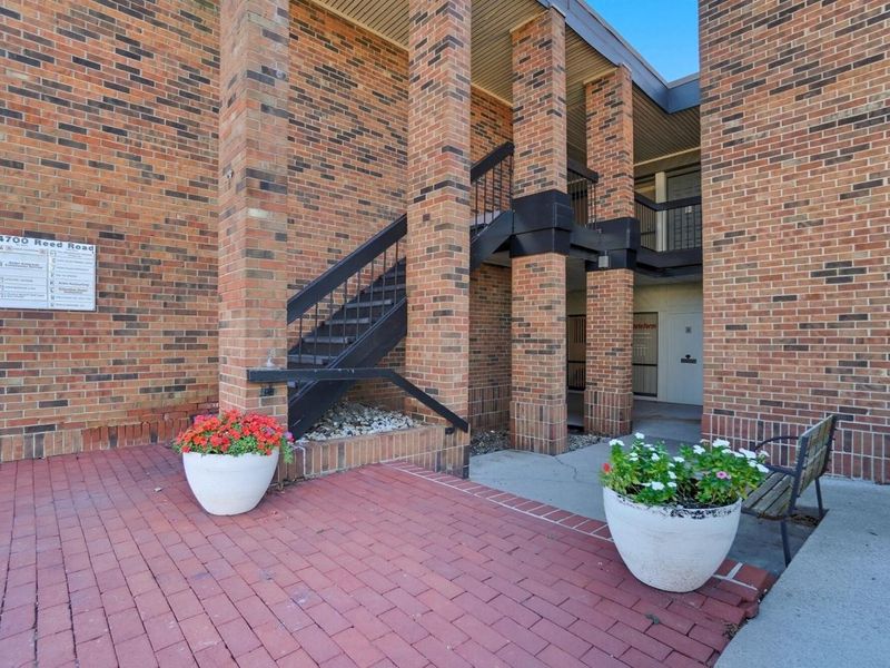 4700 Reed Road, Columbus, OH 43220 Photo 12