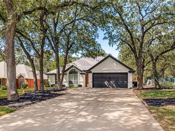 1217 Banks Street, River Oaks, TX 76114