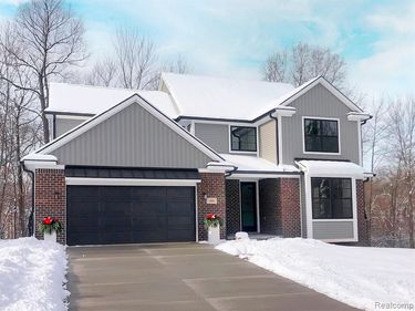 486 Green Hill Lane, Lake Orion Vlg, MI 48360