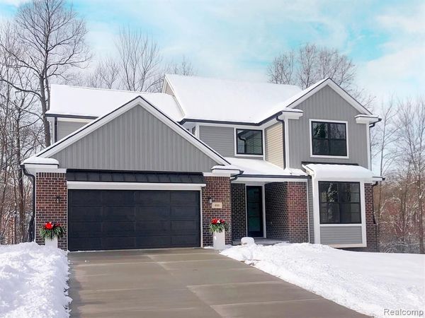 486 Green Hill Lane, Lake Orion Vlg, MI 48360