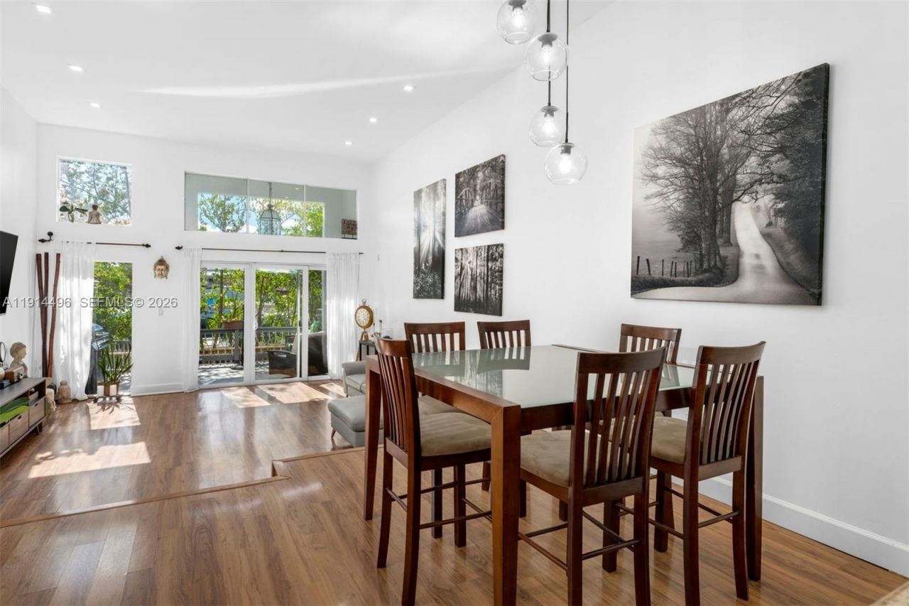 2404 NE 135th St, Unit 2404, North Miami, FL 33181 Photo