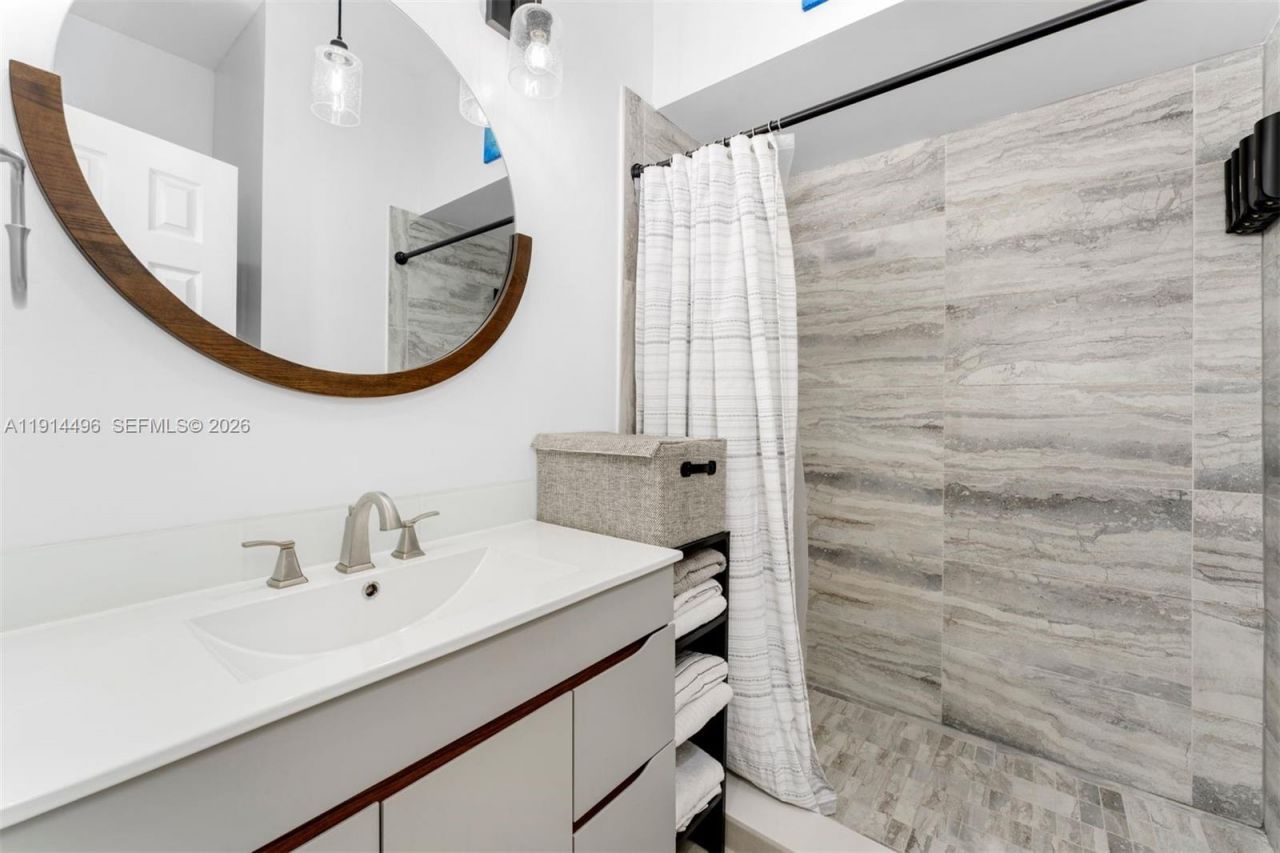 2404 NE 135th St, Unit 2404, North Miami, FL 33181 Photo