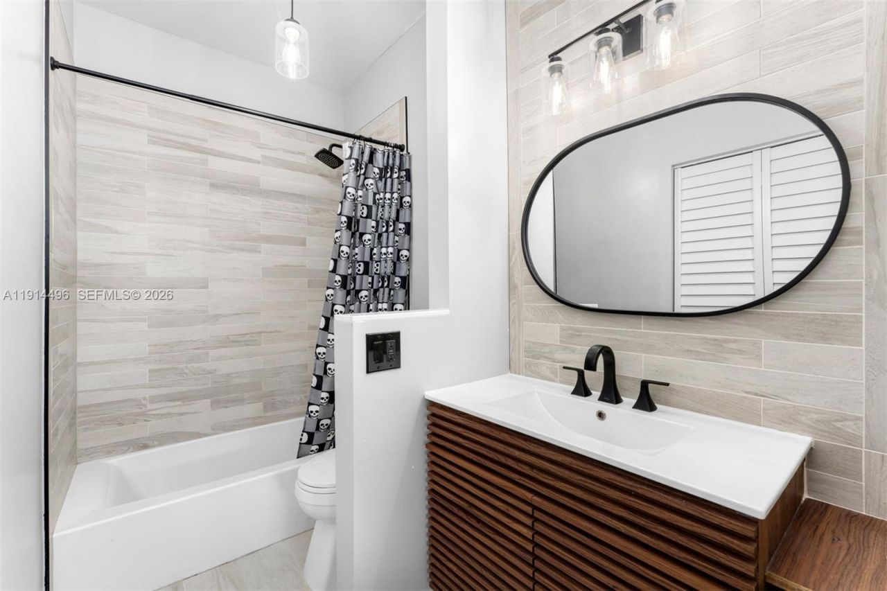 2404 NE 135th St, Unit 2404, North Miami, FL 33181 Photo