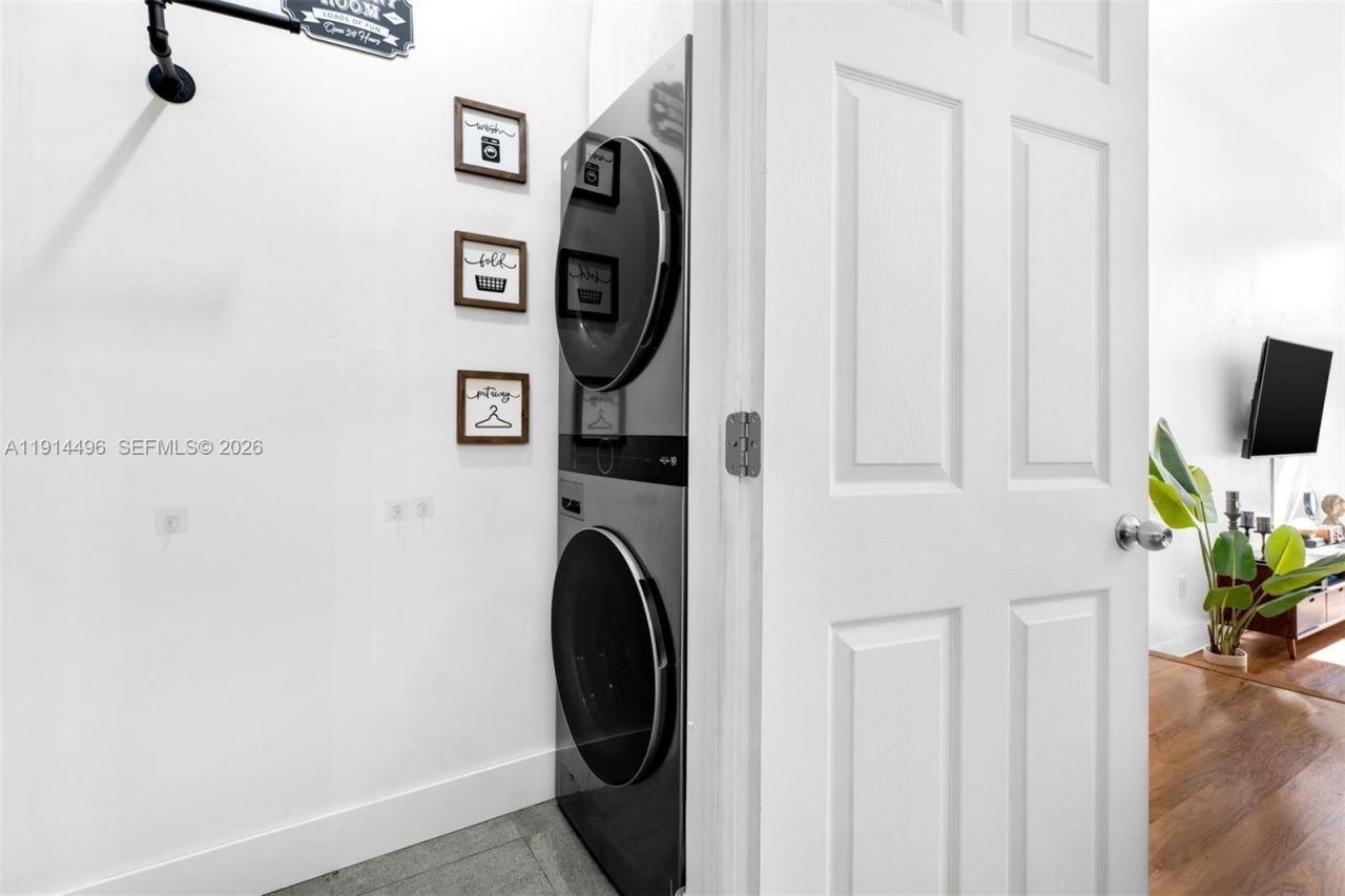 2404 NE 135th St, Unit 2404, North Miami, FL 33181 Photo