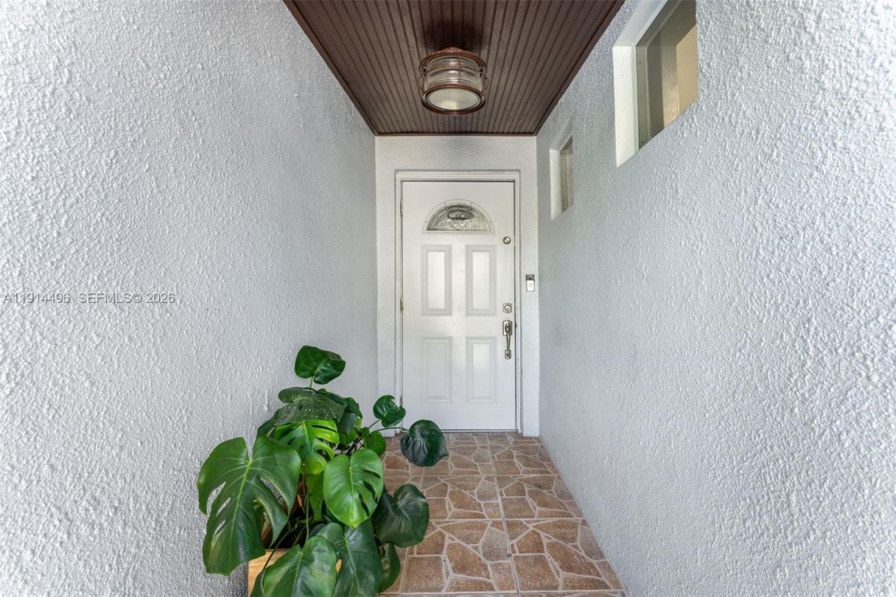 2404 NE 135th St, Unit 2404, North Miami, FL 33181 Photo