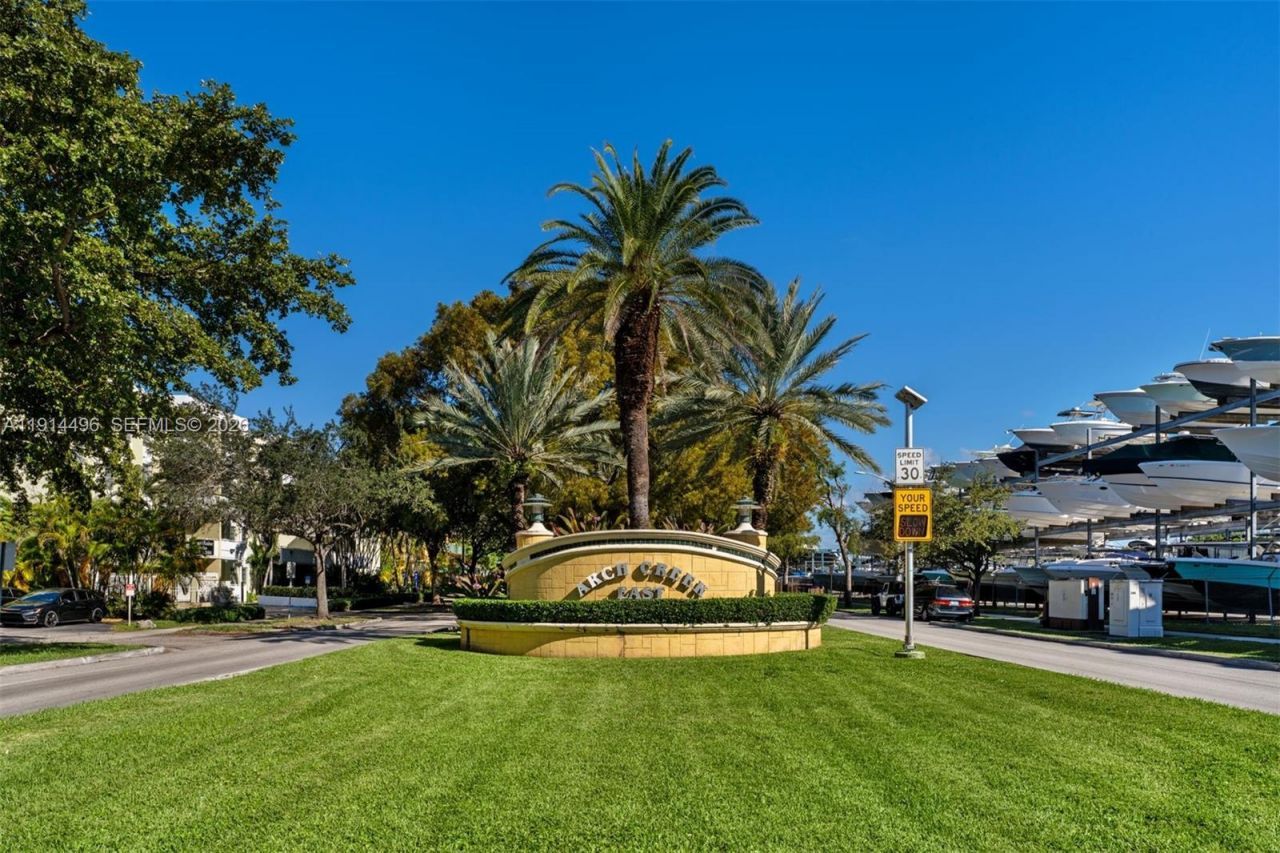 2404 NE 135th St, Unit 2404, North Miami, FL 33181 Photo