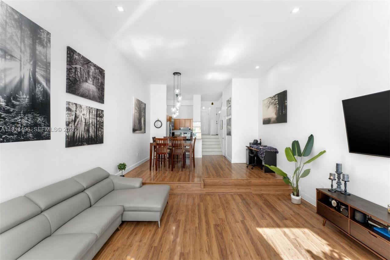 2404 NE 135th St, Unit 2404, North Miami, FL 33181 Photo