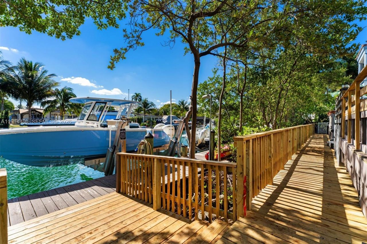 2404 NE 135th St, Unit 2404, North Miami, FL 33181 Photo