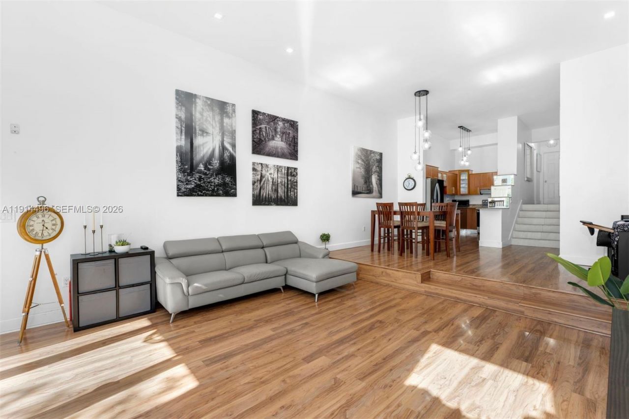 2404 NE 135th St, Unit 2404, North Miami, FL 33181 Photo