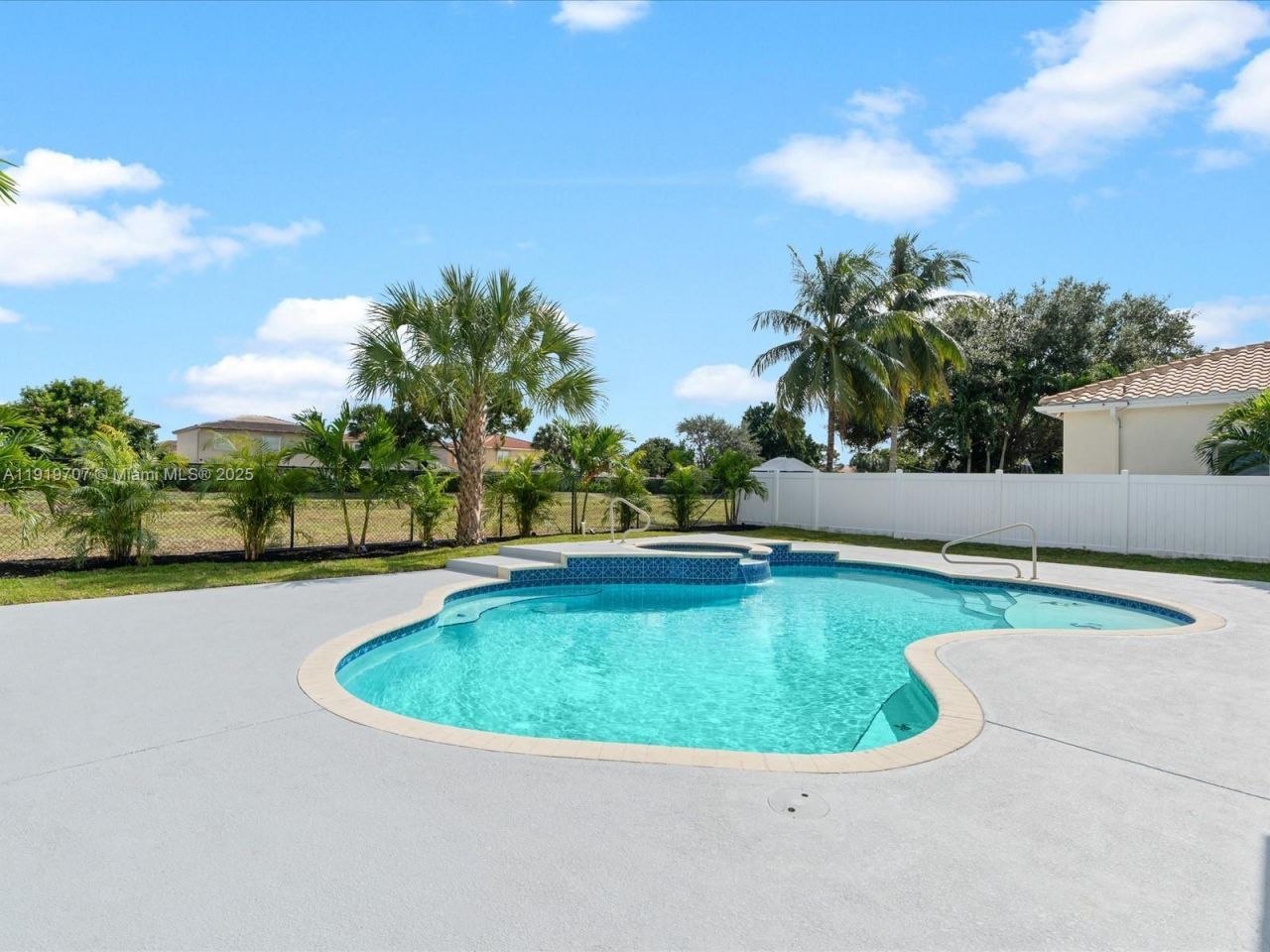 6758 Lake Nona Pl, Lake Worth, FL 33463 Photo