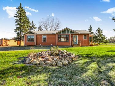 18 N Douglas Avenue, Carlos, MN 56319