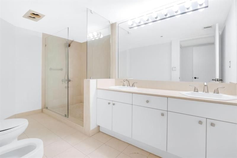 8855 Collins Avenue, Unit 2D, Surfside, FL 33154 Photo