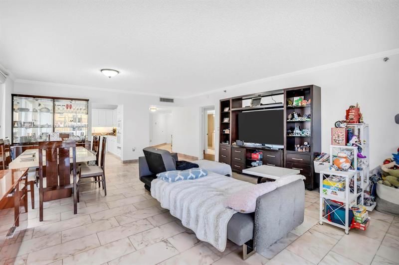 8855 Collins Avenue, Unit 2D, Surfside, FL 33154 Photo