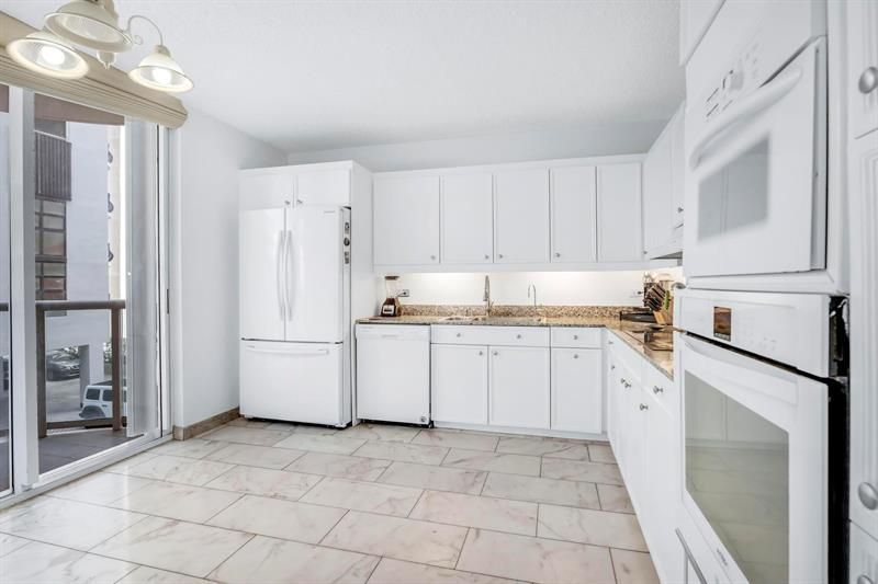 8855 Collins Avenue, Unit 2D, Surfside, FL 33154 Photo