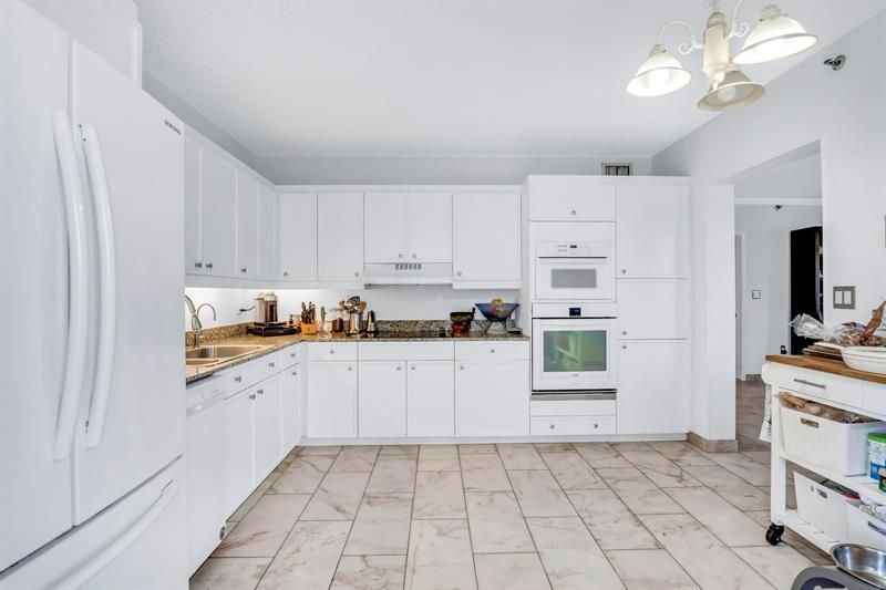 8855 Collins Avenue, Unit 2D, Surfside, FL 33154 Photo