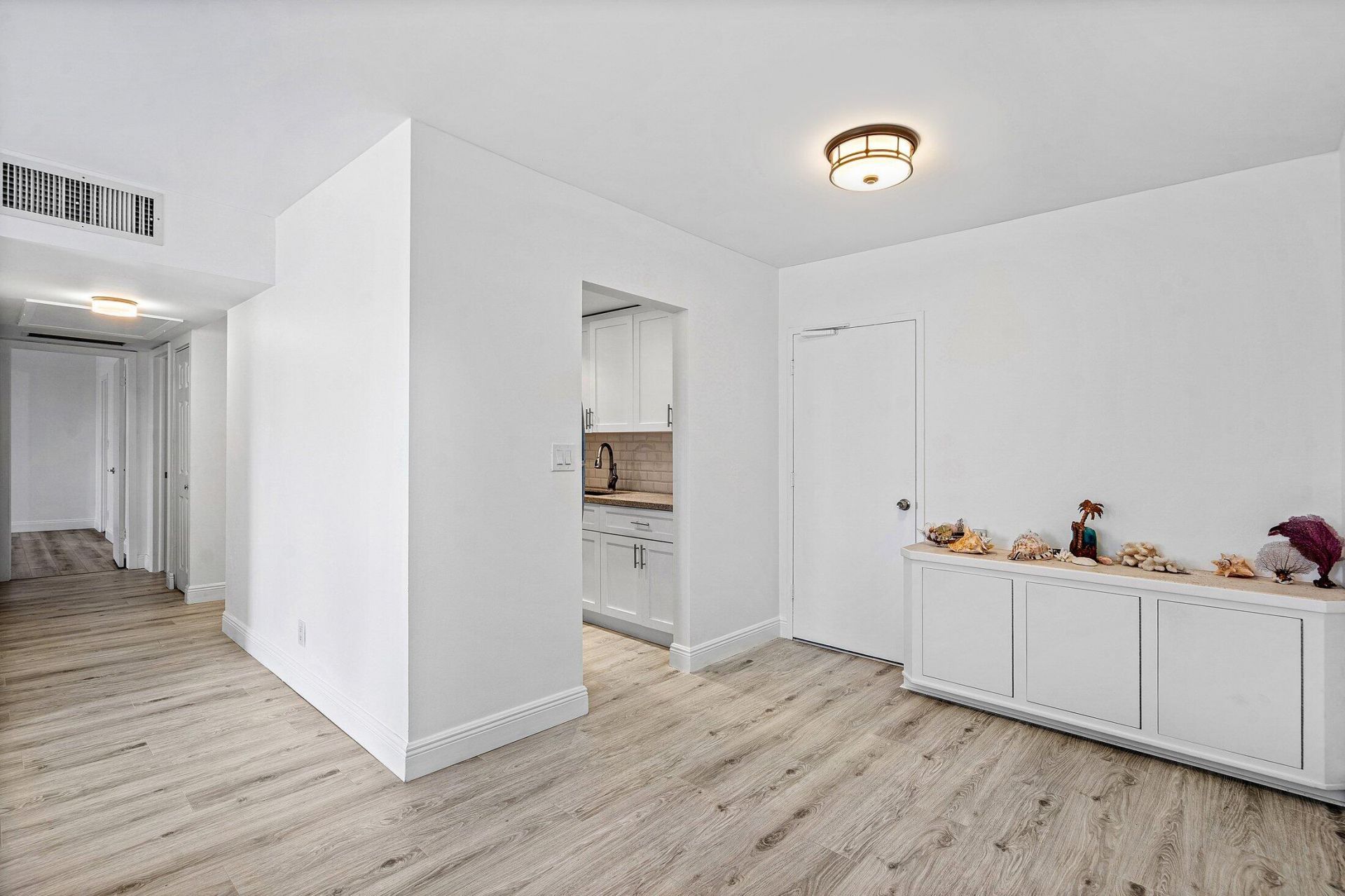 550 Bayshore Drive, Unit 506, Fort Lauderdale, FL 33304 Photo