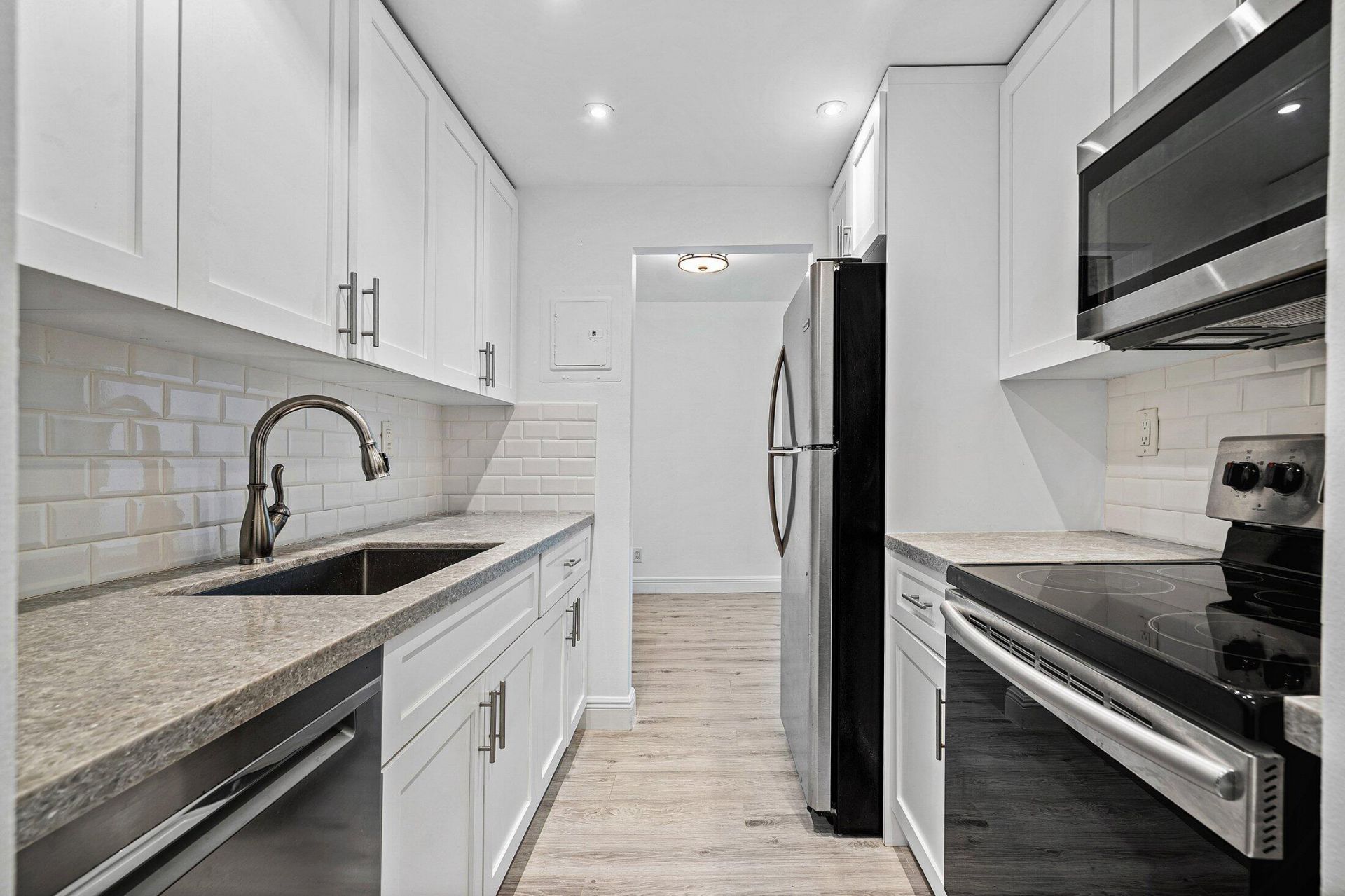 550 Bayshore Drive, Unit 506, Fort Lauderdale, FL 33304 Photo