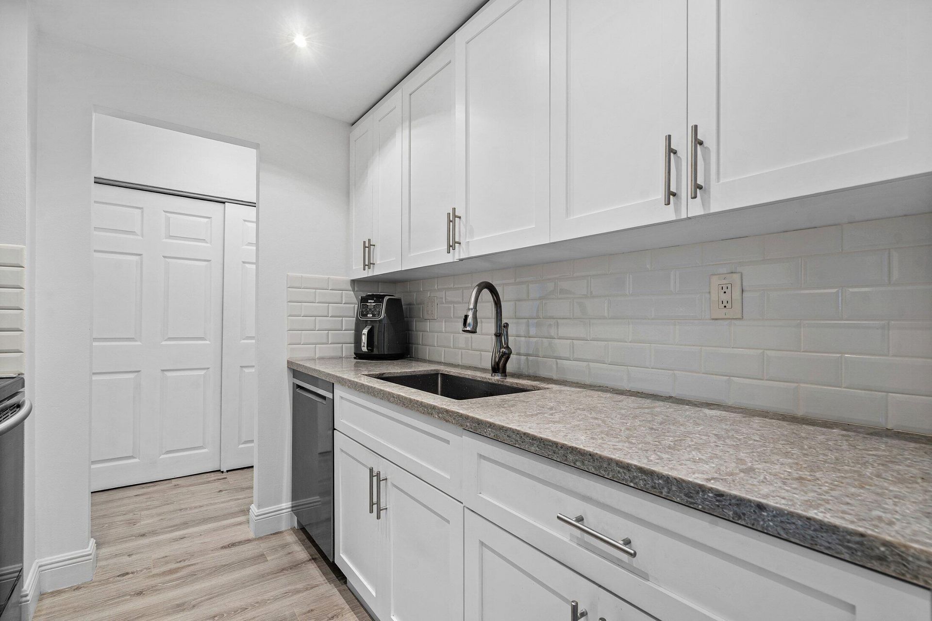 550 Bayshore Drive, Unit 506, Fort Lauderdale, FL 33304 Photo