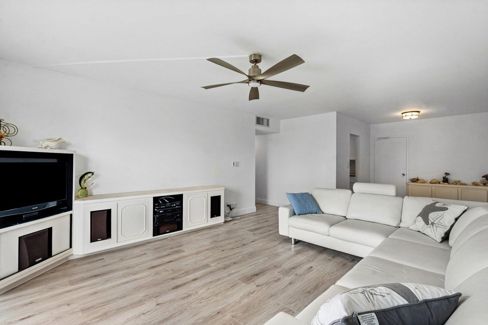 550 Bayshore Drive, Unit 506, Fort Lauderdale, FL 33304 Photo