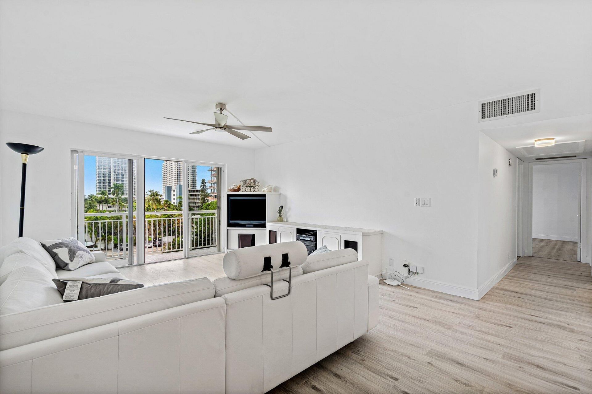 550 Bayshore Drive, Unit 506, Fort Lauderdale, FL 33304 Photo