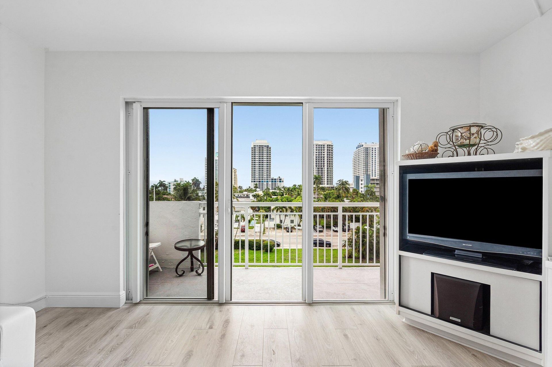 550 Bayshore Drive, Unit 506, Fort Lauderdale, FL 33304 Photo