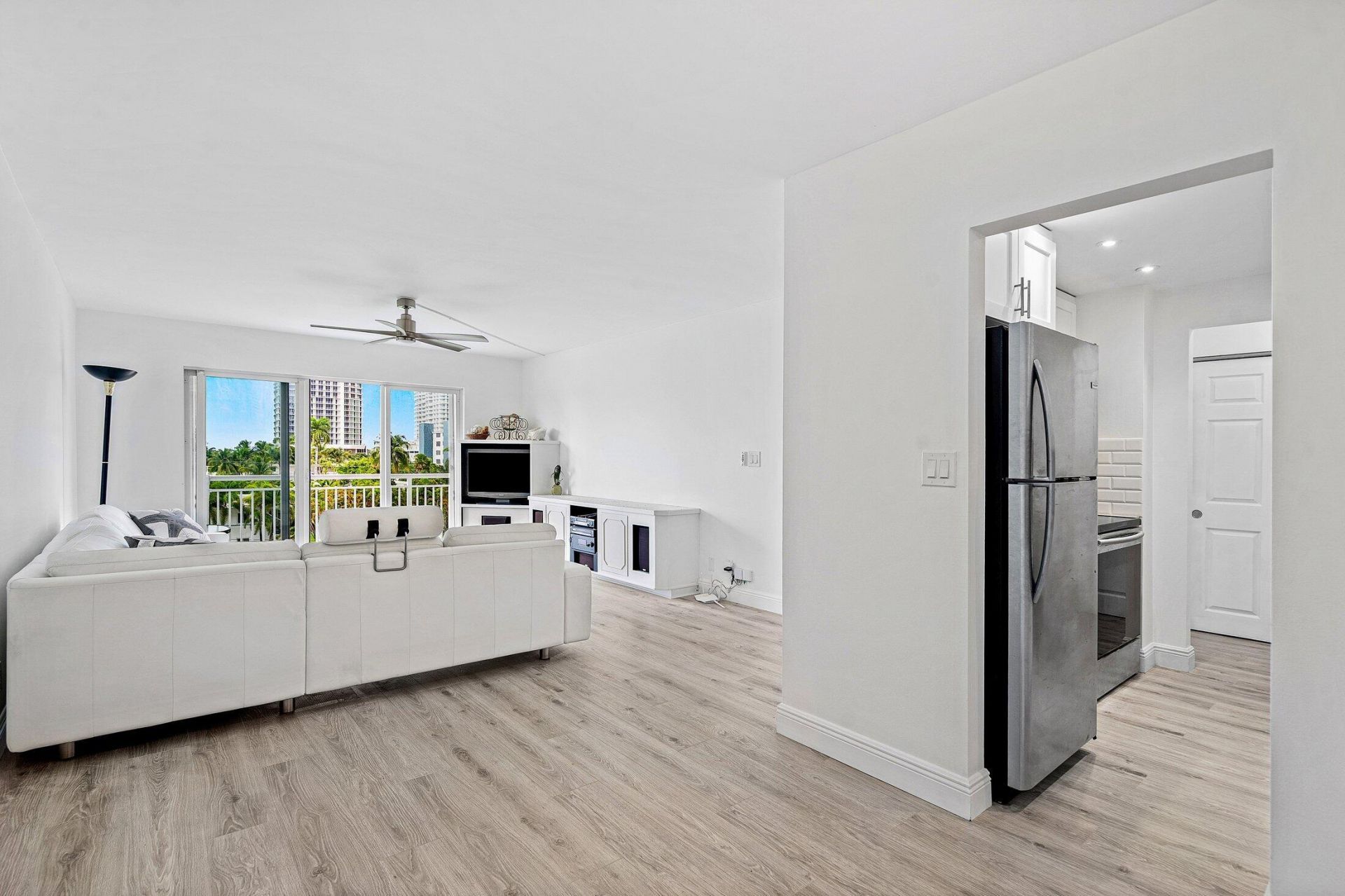 550 Bayshore Drive, Unit 506, Fort Lauderdale, FL 33304 Photo