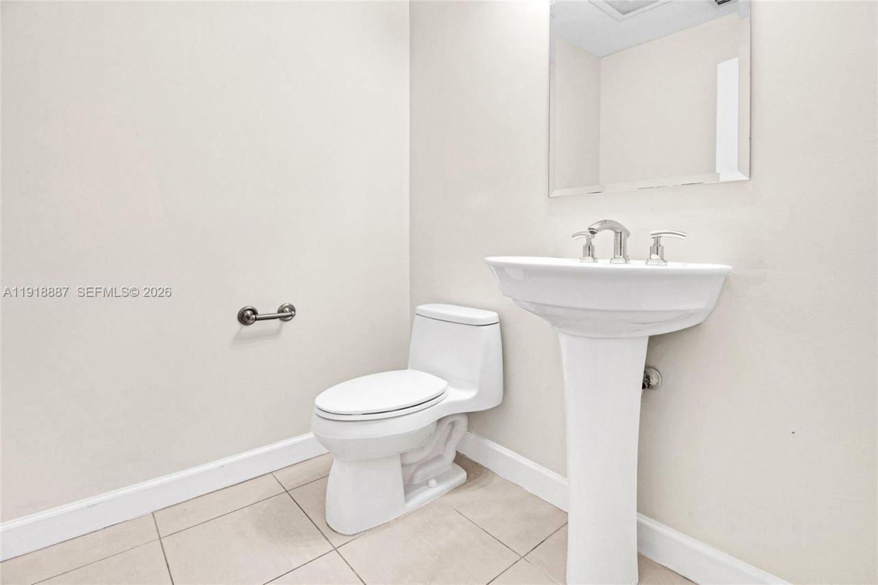 1945 S Ocean Dr, Unit 1410, Hallandale Beach, FL 33009 Photo