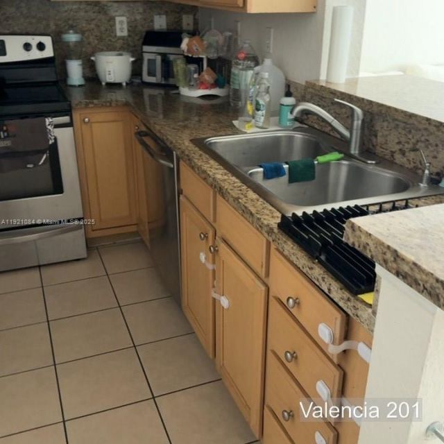 6001 SW 70th St, Unit 201, South Miami, FL 33143 Photo
