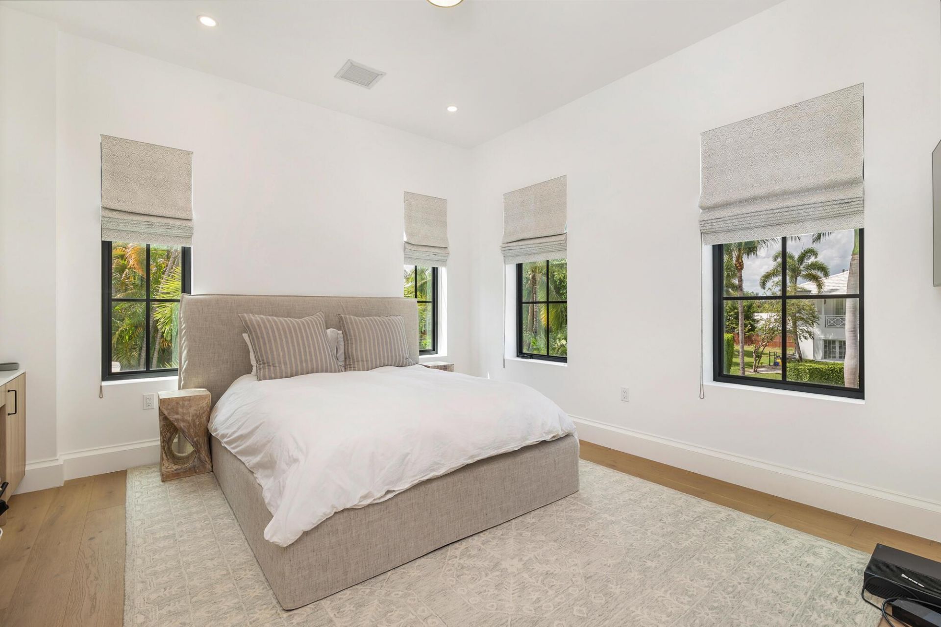 302 E Lakewood Road, West Palm Beach, FL 33405 Photo