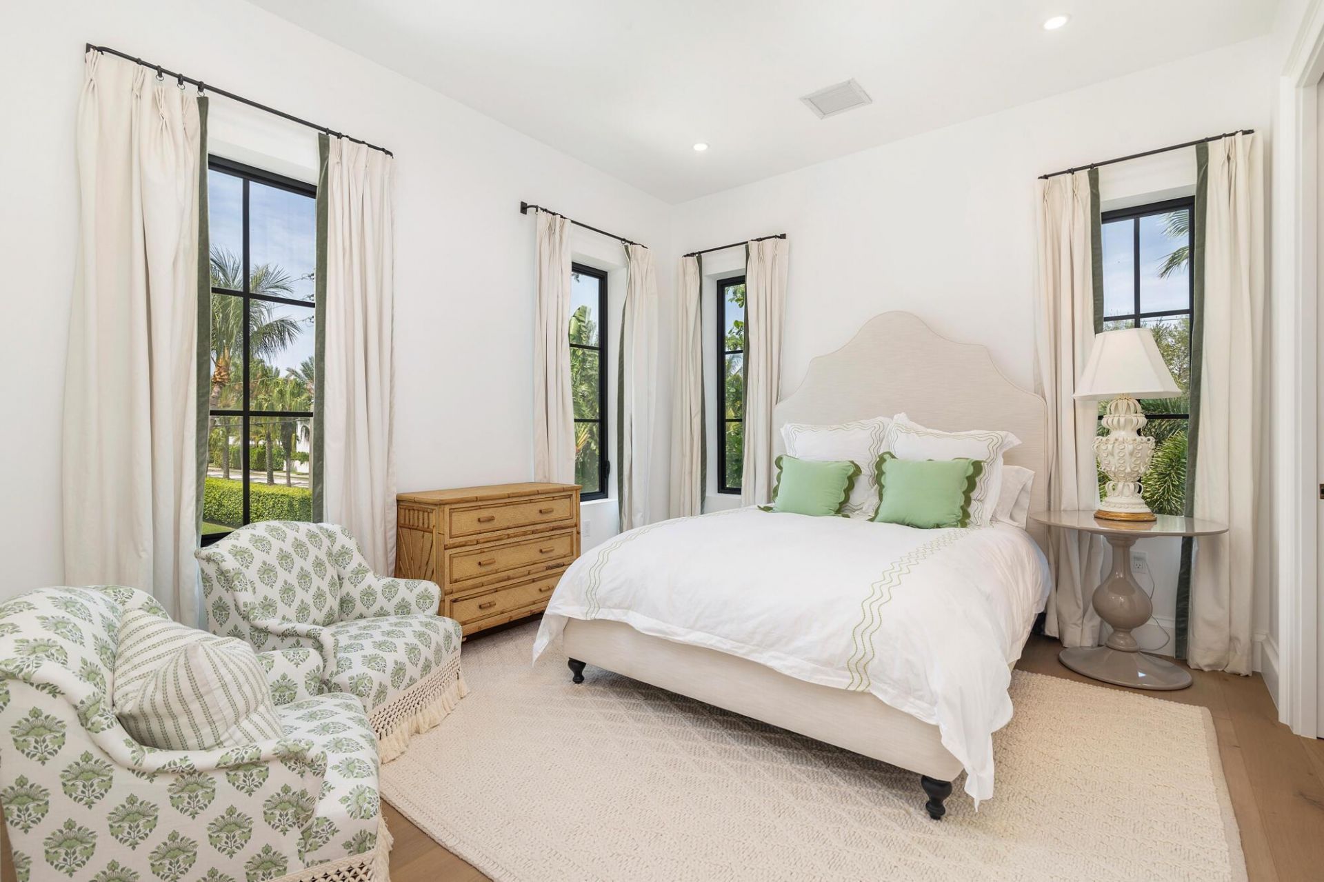 302 E Lakewood Road, West Palm Beach, FL 33405 Photo