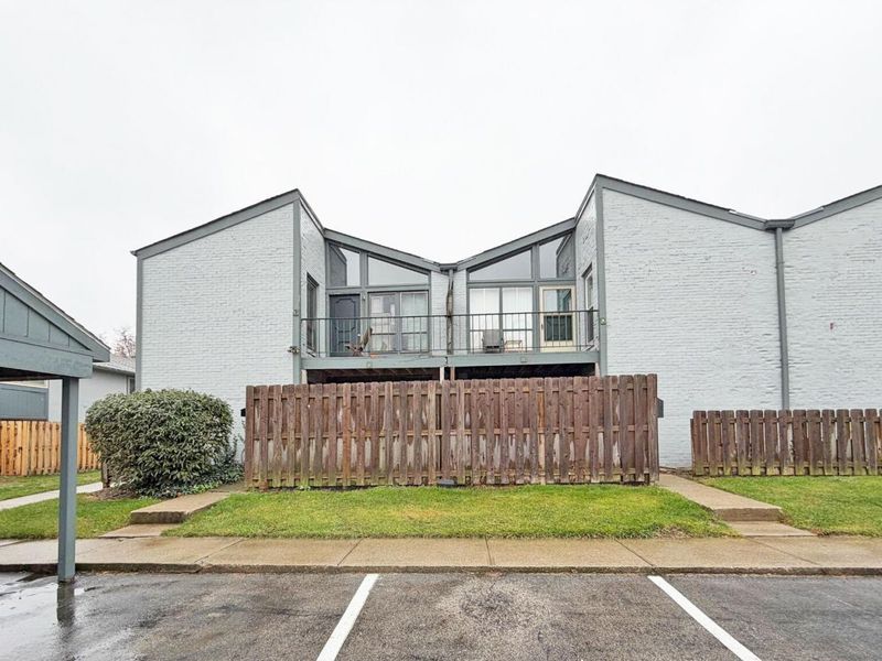 4710 Charecote Lane, Unit D, Columbus, OH 43220 Photo 1