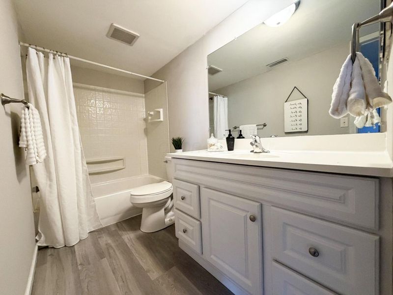 4710 Charecote Lane, Unit D, Columbus, OH 43220 Photo 10