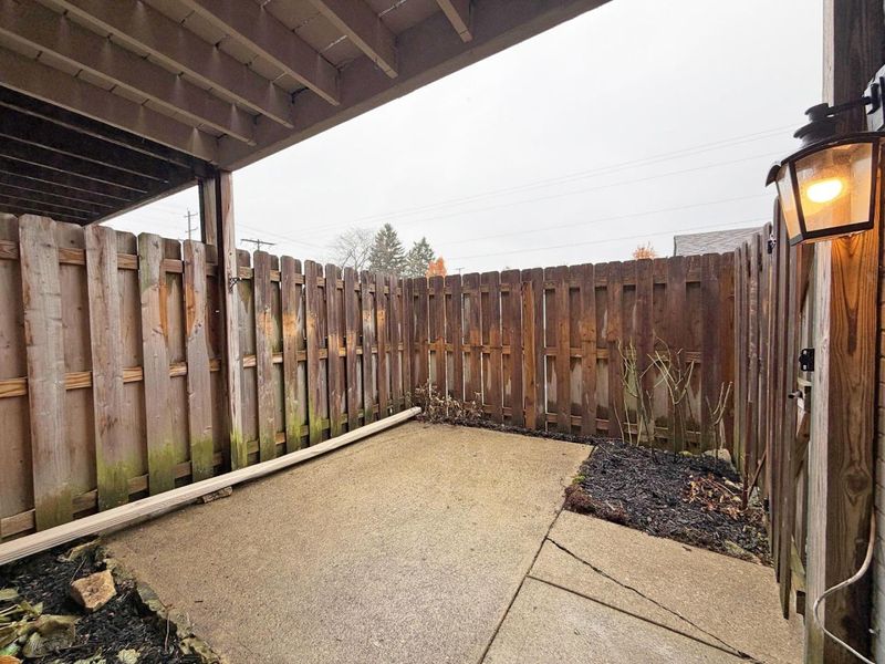 4710 Charecote Lane, Unit D, Columbus, OH 43220 Photo 11