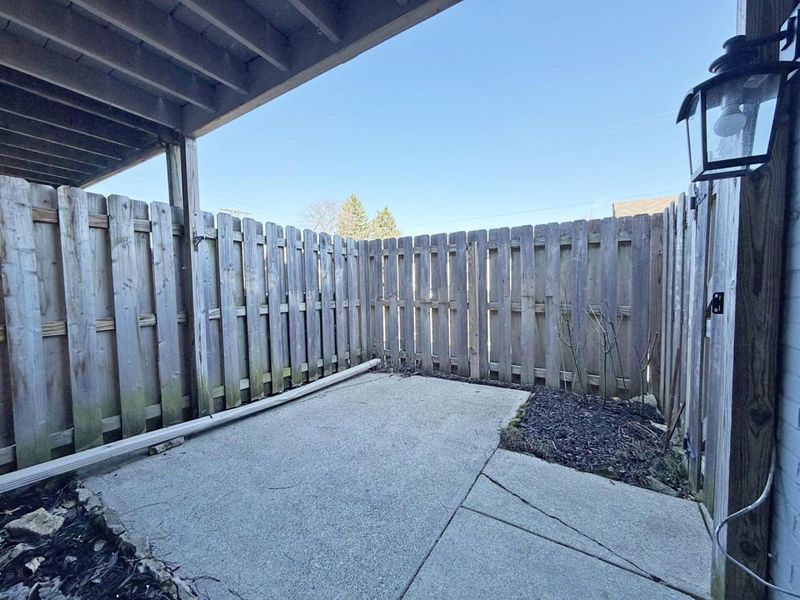 4710 Charecote Lane, Unit D, Columbus, OH 43220 Photo 11