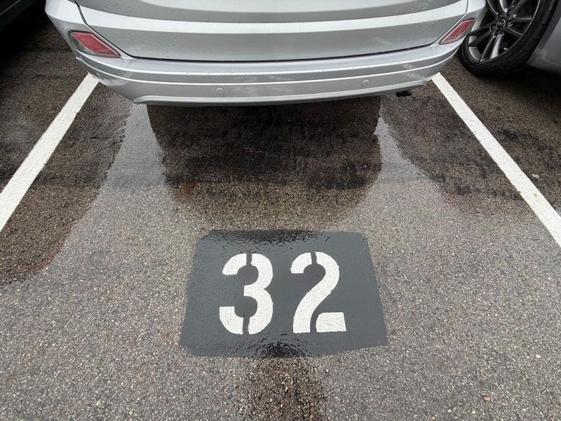 4710 Charecote Lane, Unit D, Columbus, OH 43220 Photo 12