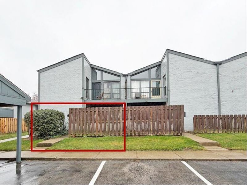 4710 Charecote Lane, Unit D, Columbus, OH 43220 Photo 2