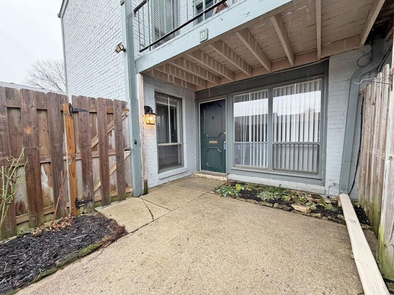 4710 Charecote Lane, Unit D, Columbus, OH 43220 Photo 2