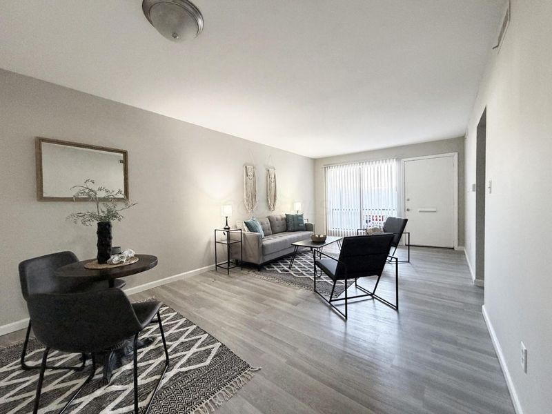 4710 Charecote Lane, Unit D, Columbus, OH 43220 Photo 3