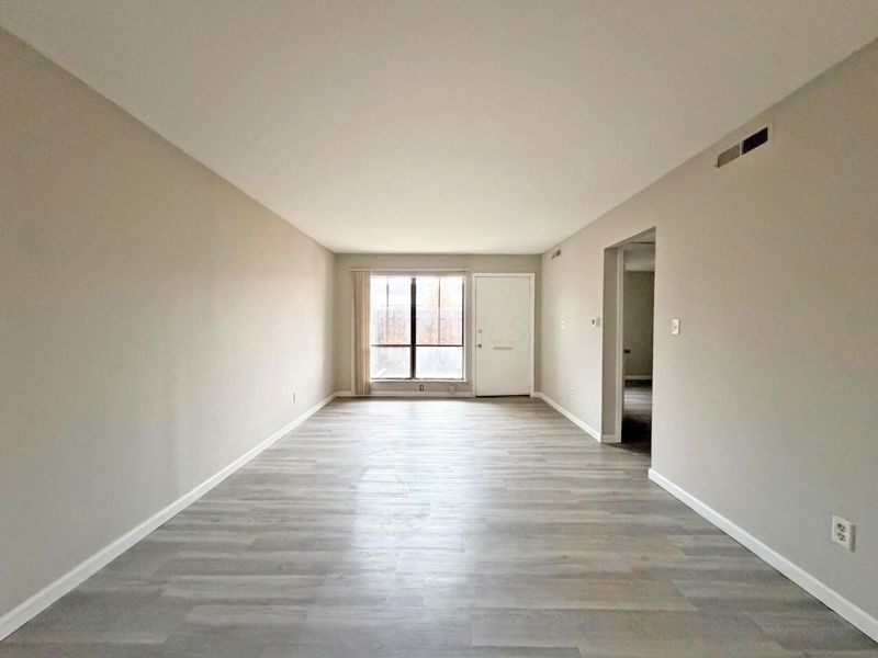 4710 Charecote Lane, Unit D, Columbus, OH 43220 Photo 4